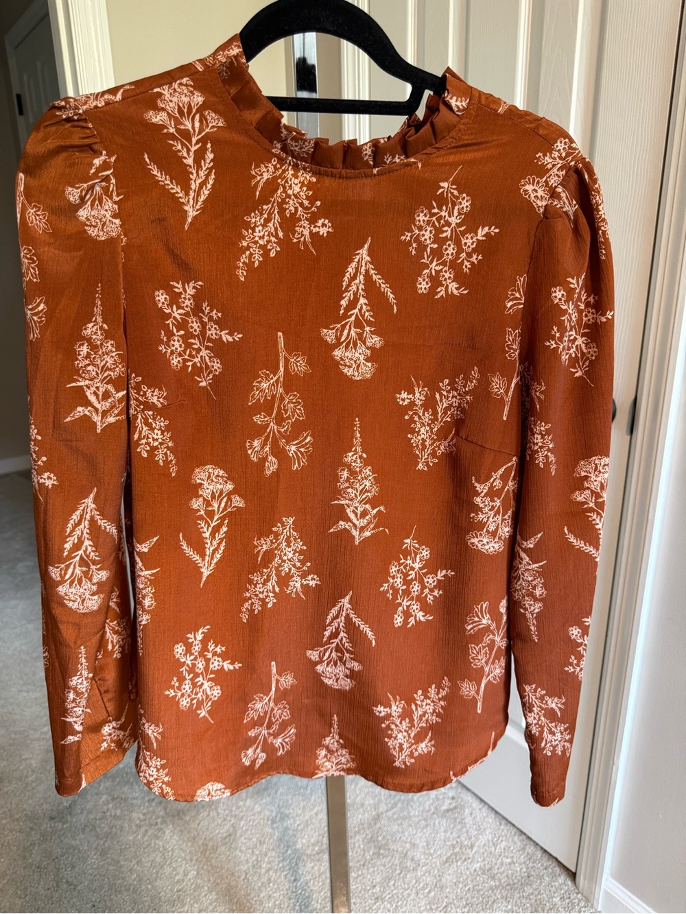 Source Unknown Rust Floral Ruffle-Neck Long Sleeve Blouse